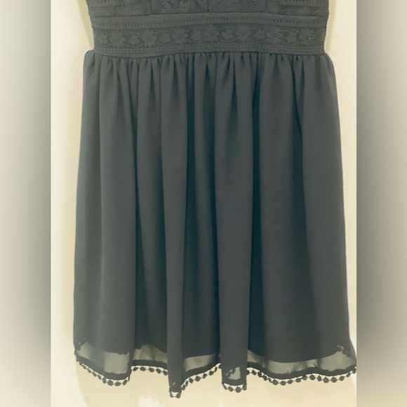 Francesca's Sleeveless Dress - Navy & Lace Size XS - Picture 6 of 6